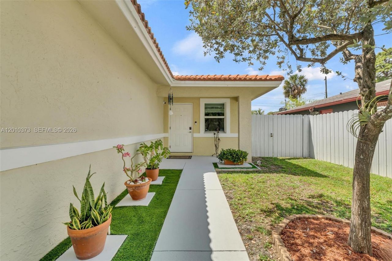 2762 NW 9th Ct, Fort Lauderdale, FL 33311 Photo