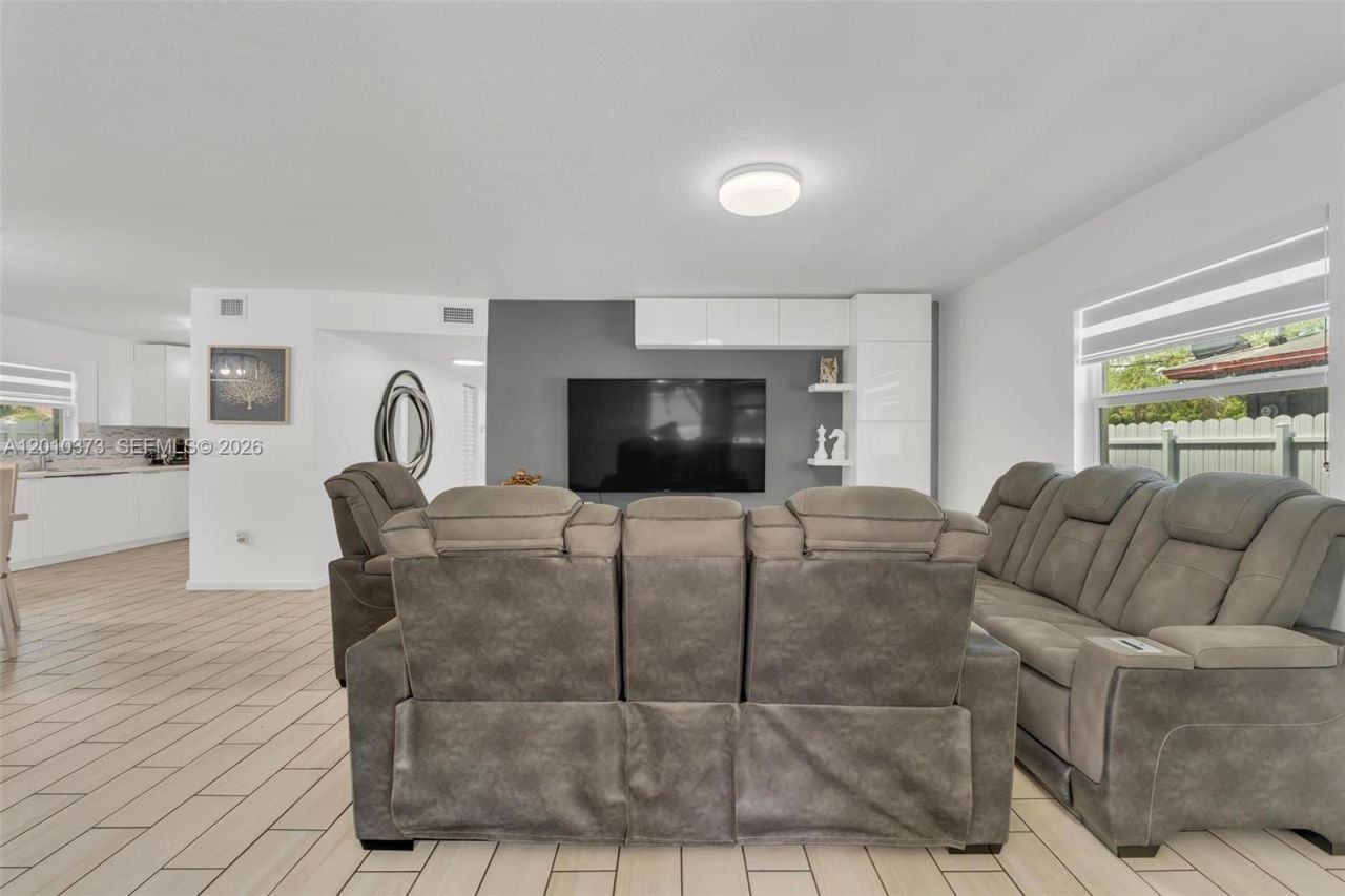 2762 NW 9th Ct, Fort Lauderdale, FL 33311 Photo