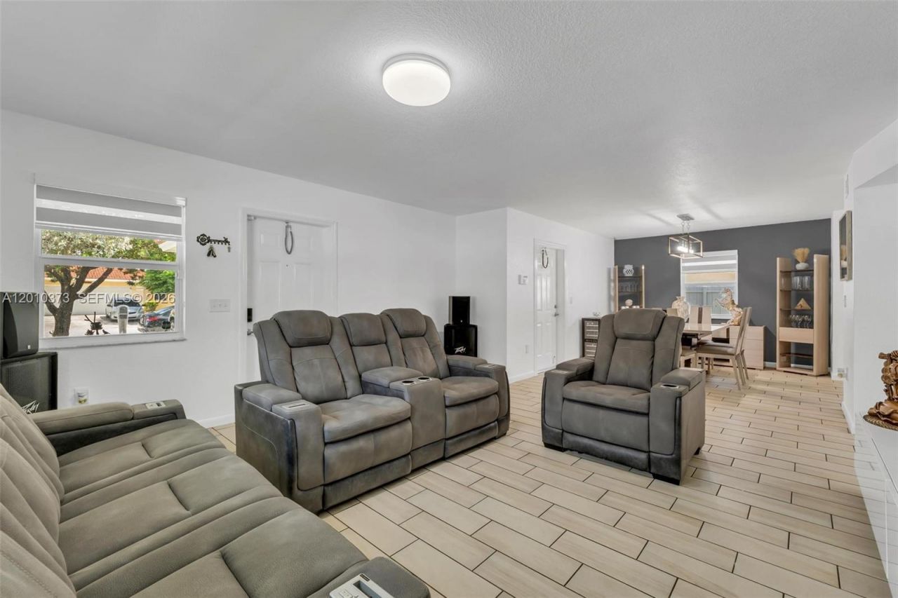 2762 NW 9th Ct, Fort Lauderdale, FL 33311 Photo