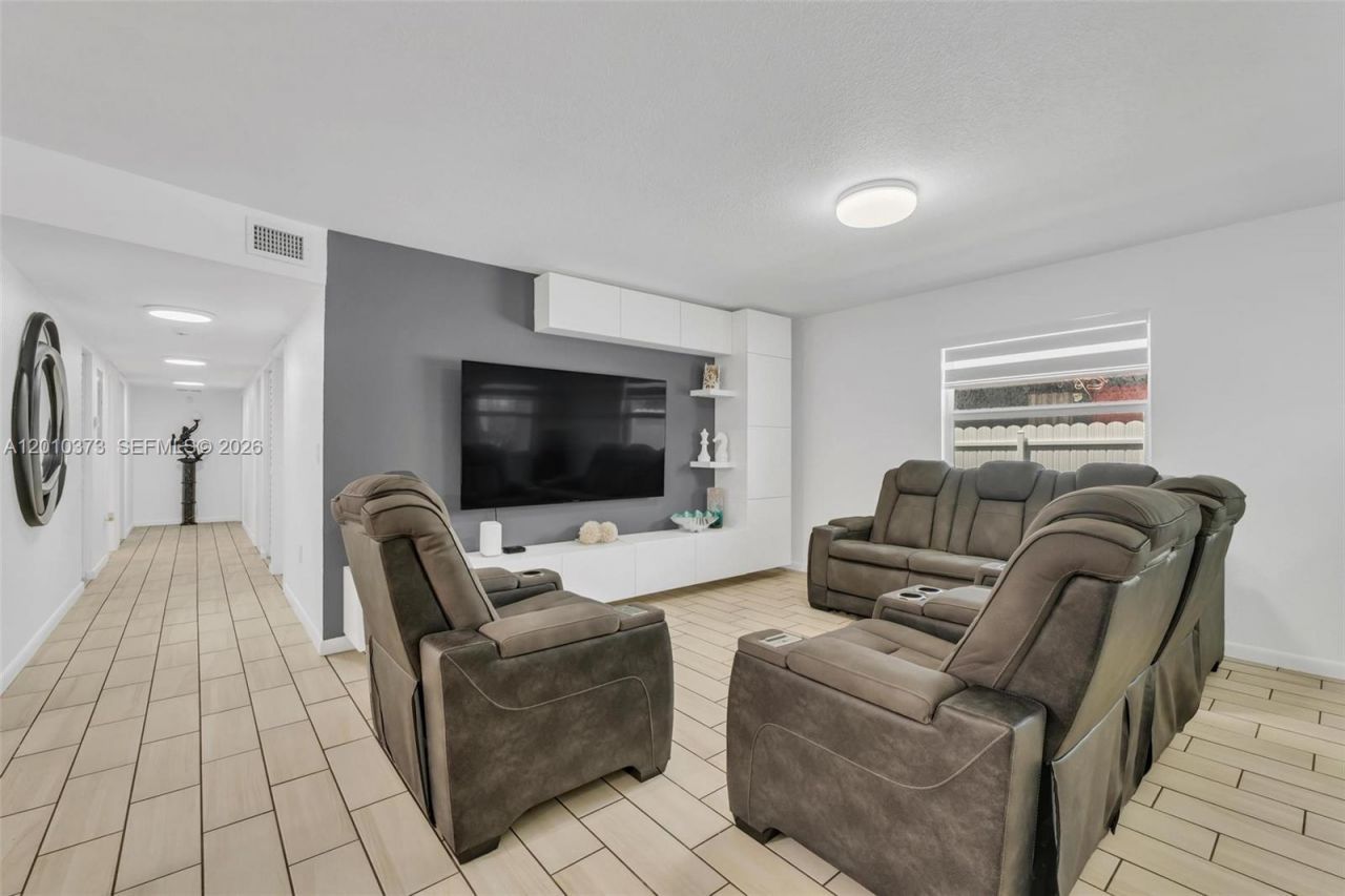 2762 NW 9th Ct, Fort Lauderdale, FL 33311 Photo