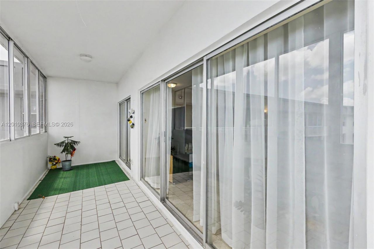 3800 Hillcrest Dr , Unit 1211, Hollywood, FL 33021 Photo