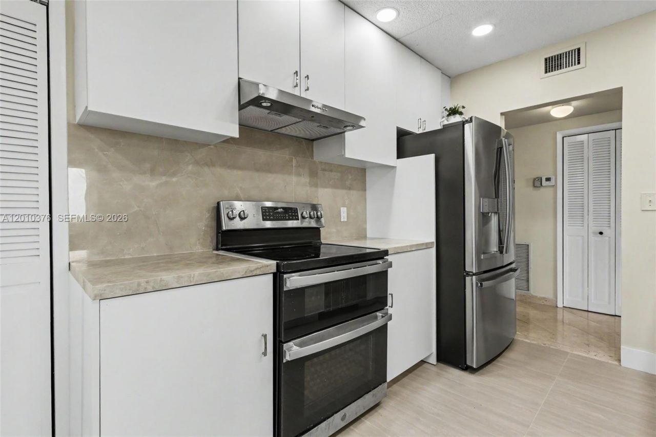 3800 Hillcrest Dr , Unit 1211, Hollywood, FL 33021 Photo