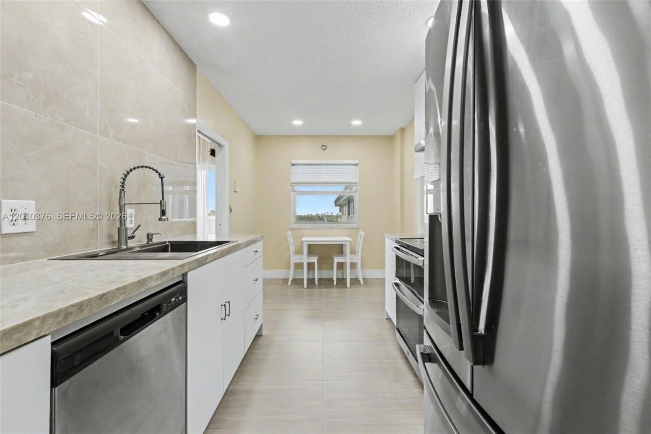 3800 Hillcrest Dr , Unit 1211, Hollywood, FL 33021 Photo