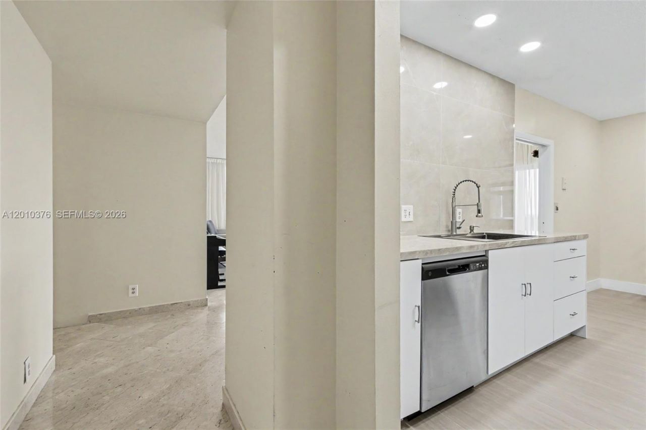 3800 Hillcrest Dr , Unit 1211, Hollywood, FL 33021 Photo