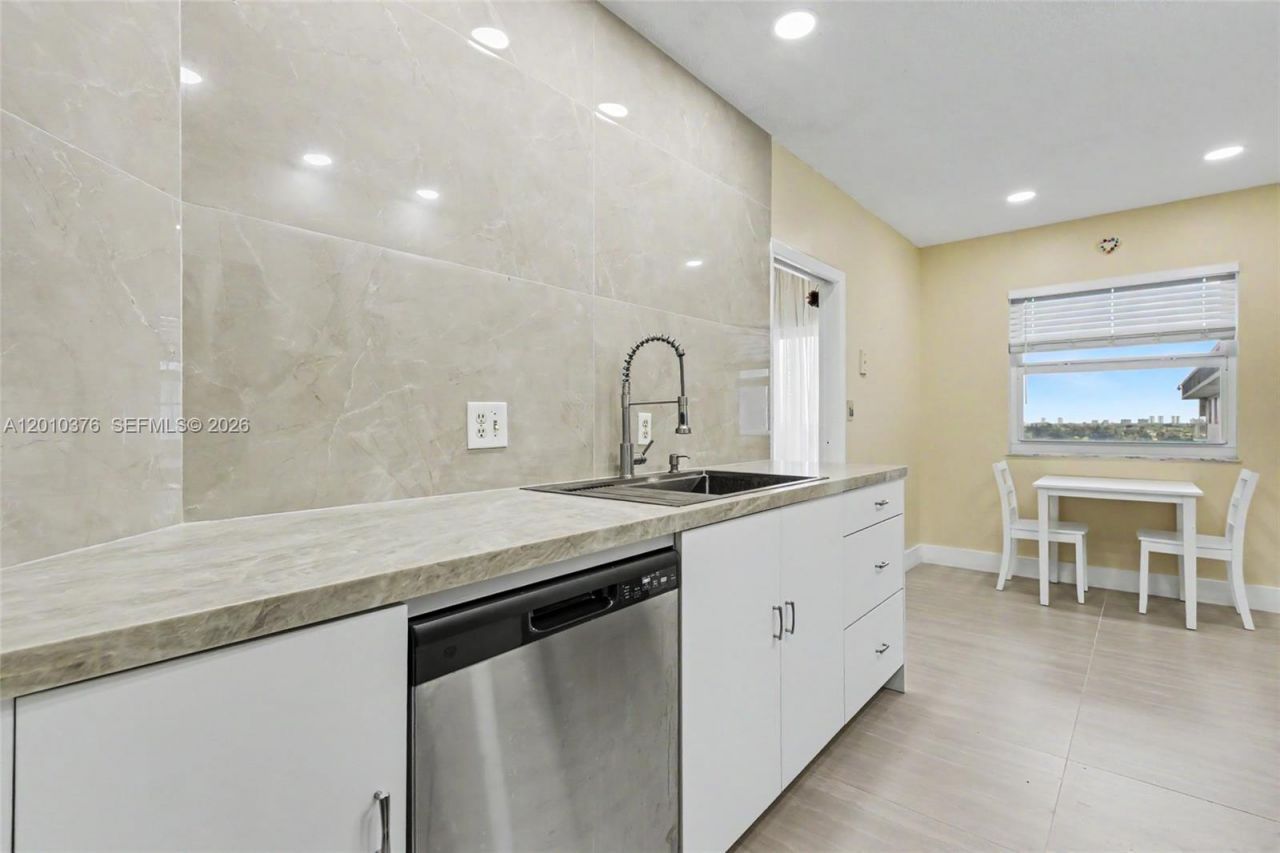 3800 Hillcrest Dr , Unit 1211, Hollywood, FL 33021 Photo