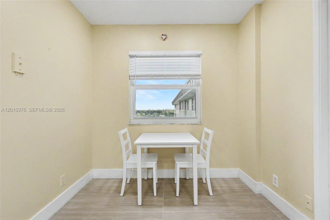 3800 Hillcrest Dr , Unit 1211, Hollywood, FL 33021 Photo