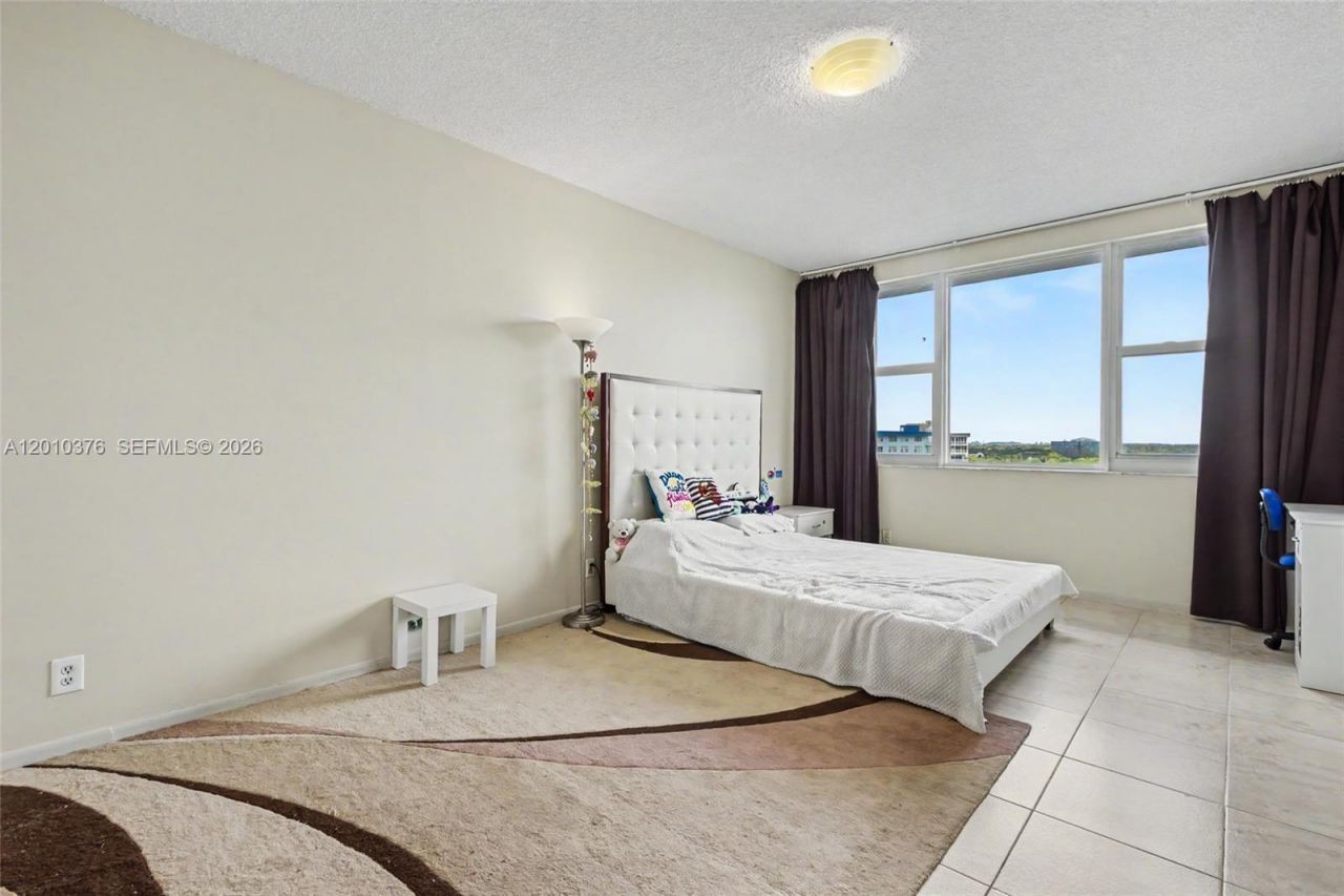 3800 Hillcrest Dr , Unit 1211, Hollywood, FL 33021 Photo