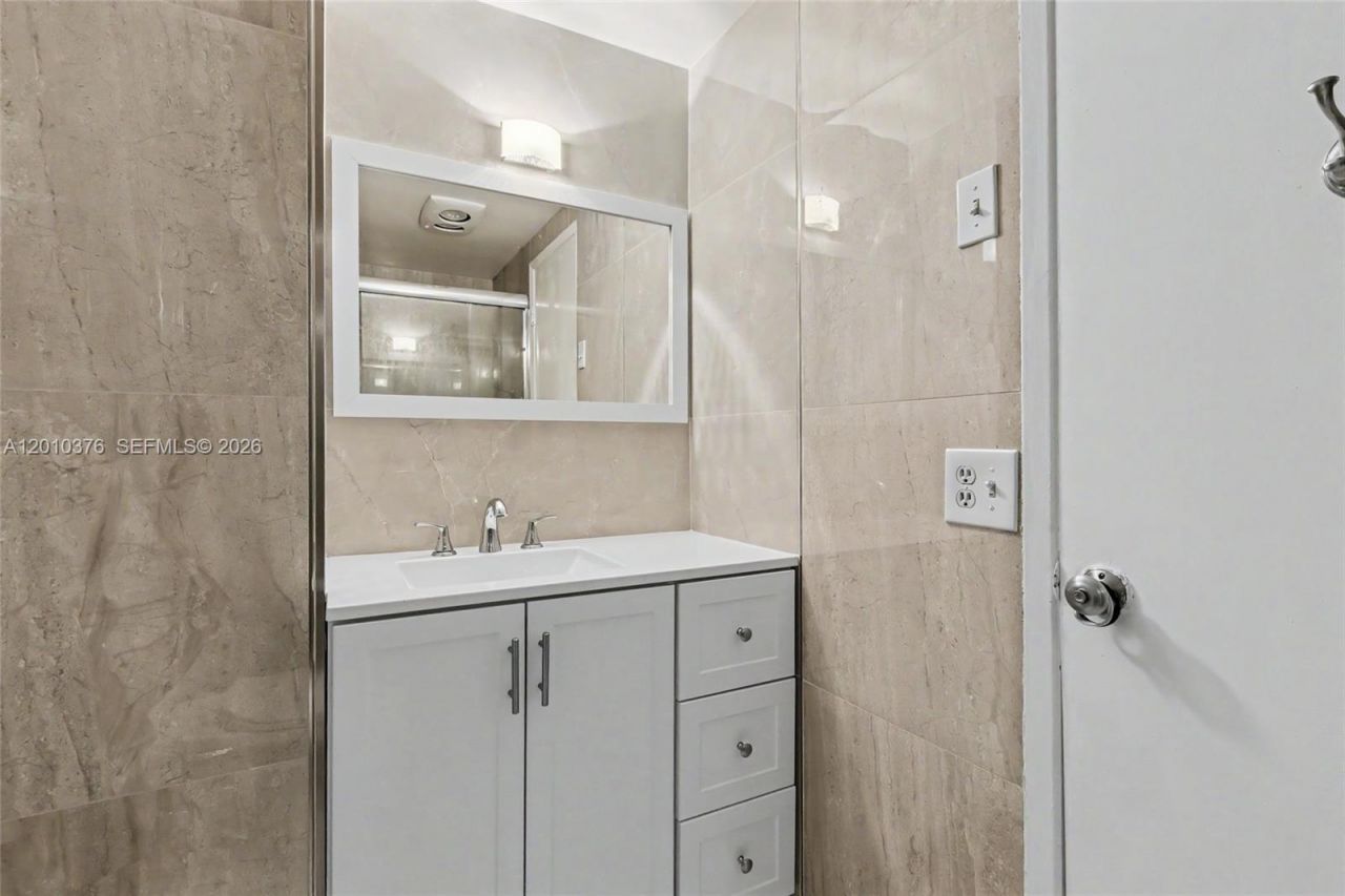 3800 Hillcrest Dr , Unit 1211, Hollywood, FL 33021 Photo