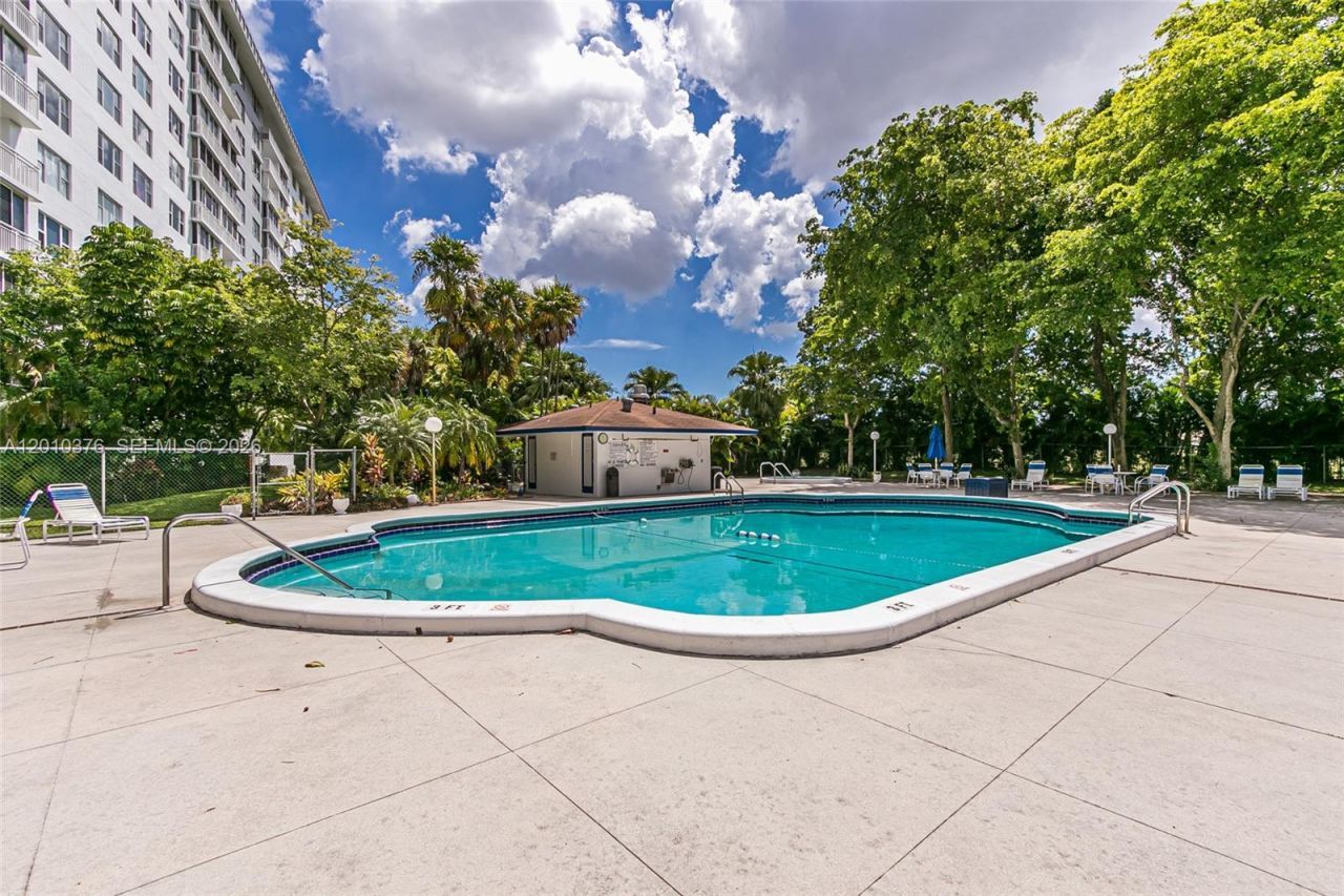 3800 Hillcrest Dr , Unit 1211, Hollywood, FL 33021 Photo