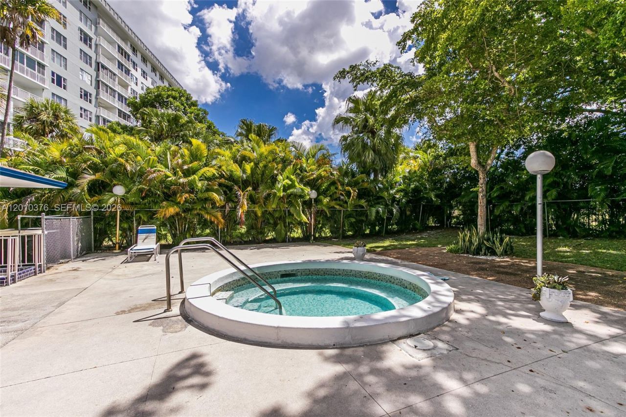 3800 Hillcrest Dr , Unit 1211, Hollywood, FL 33021 Photo