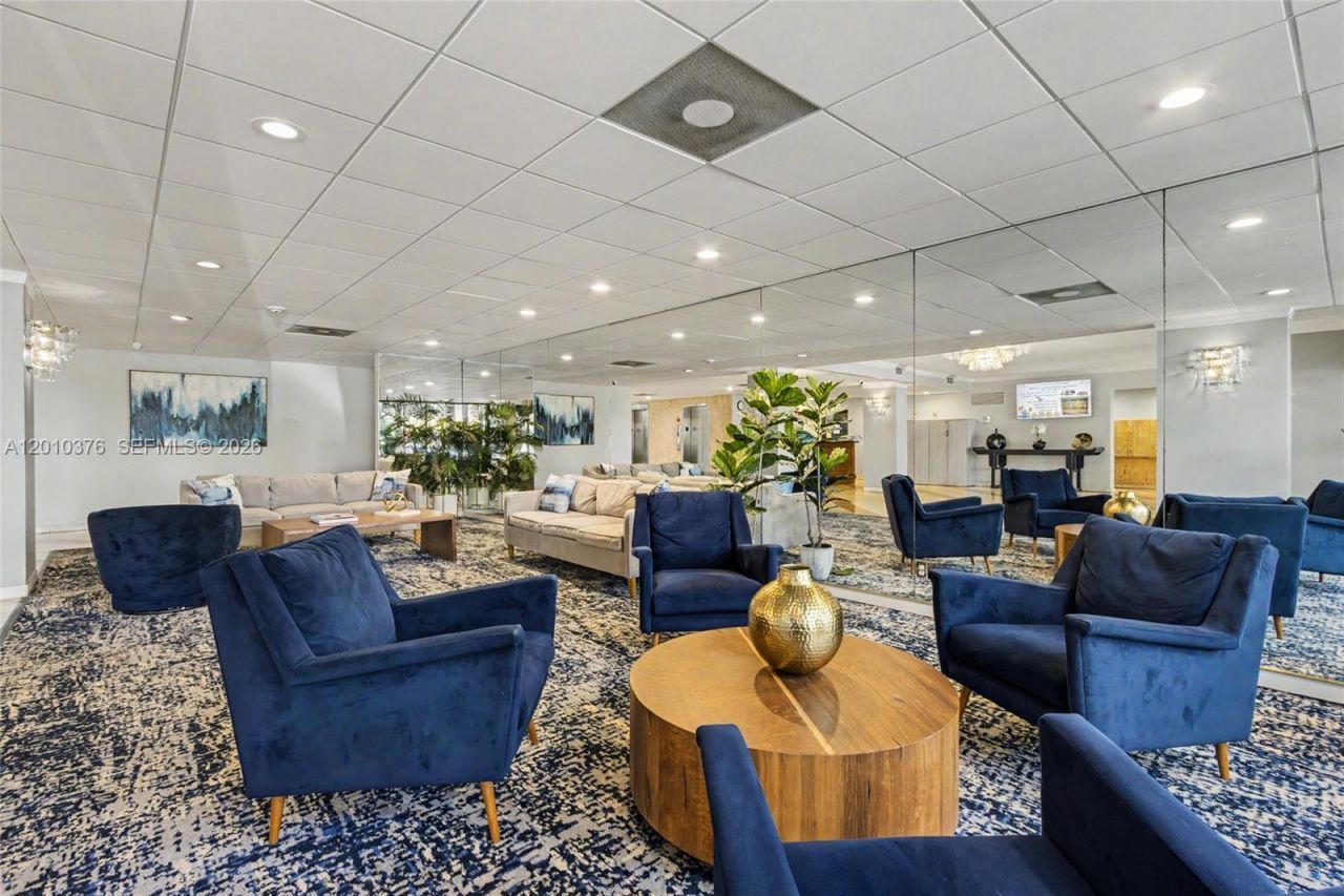 3800 Hillcrest Dr , Unit 1211, Hollywood, FL 33021 Photo
