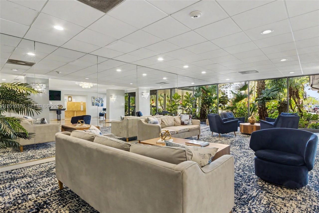3800 Hillcrest Dr , Unit 1211, Hollywood, FL 33021 Photo