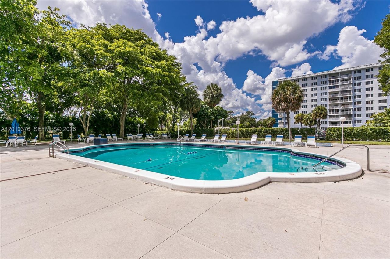 3800 Hillcrest Dr , Unit 1211, Hollywood, FL 33021 Photo