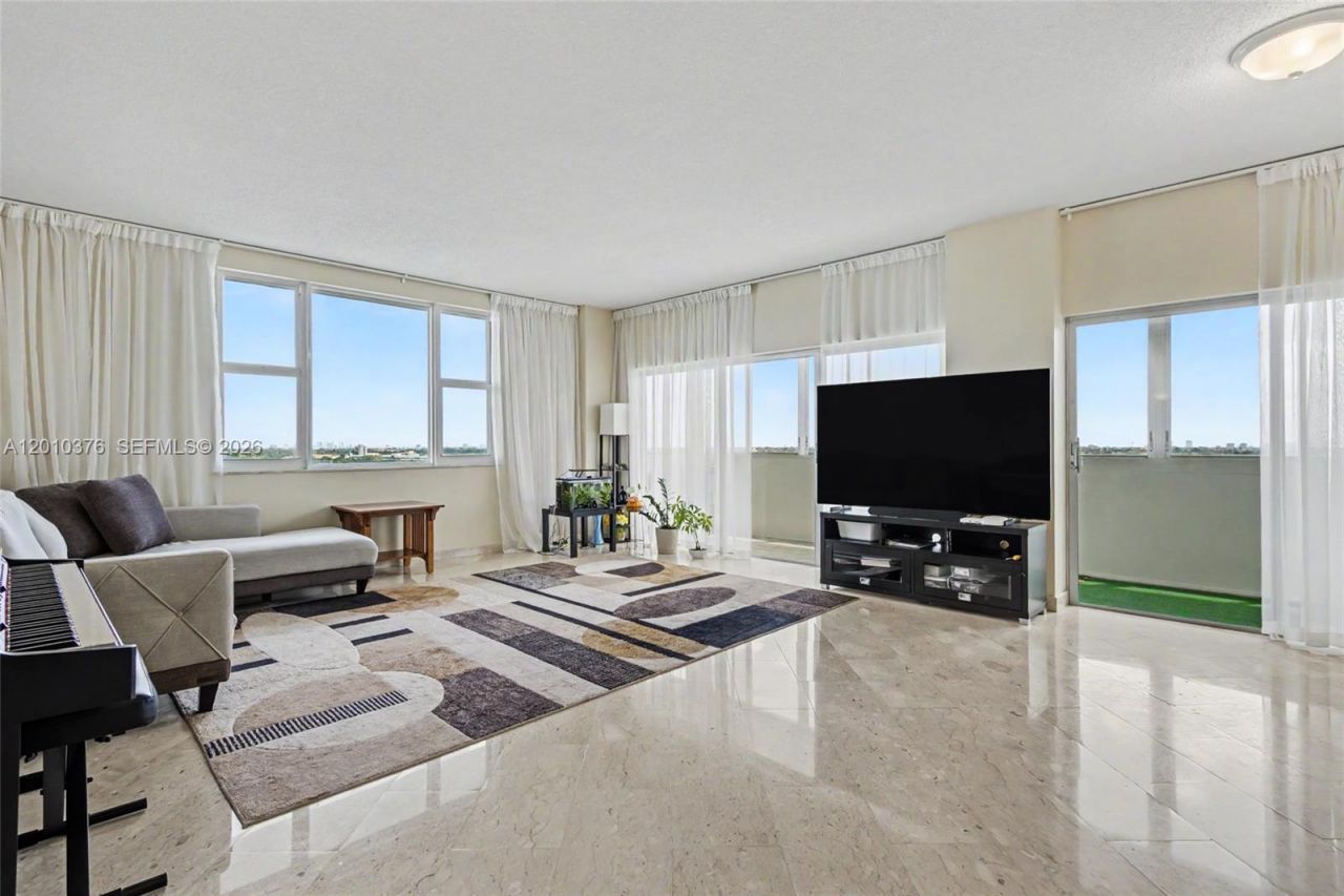 3800 Hillcrest Dr , Unit 1211, Hollywood, FL 33021 Photo