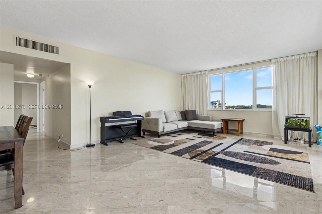 3800 Hillcrest Dr , Unit 1211, Hollywood, FL 33021 Photo