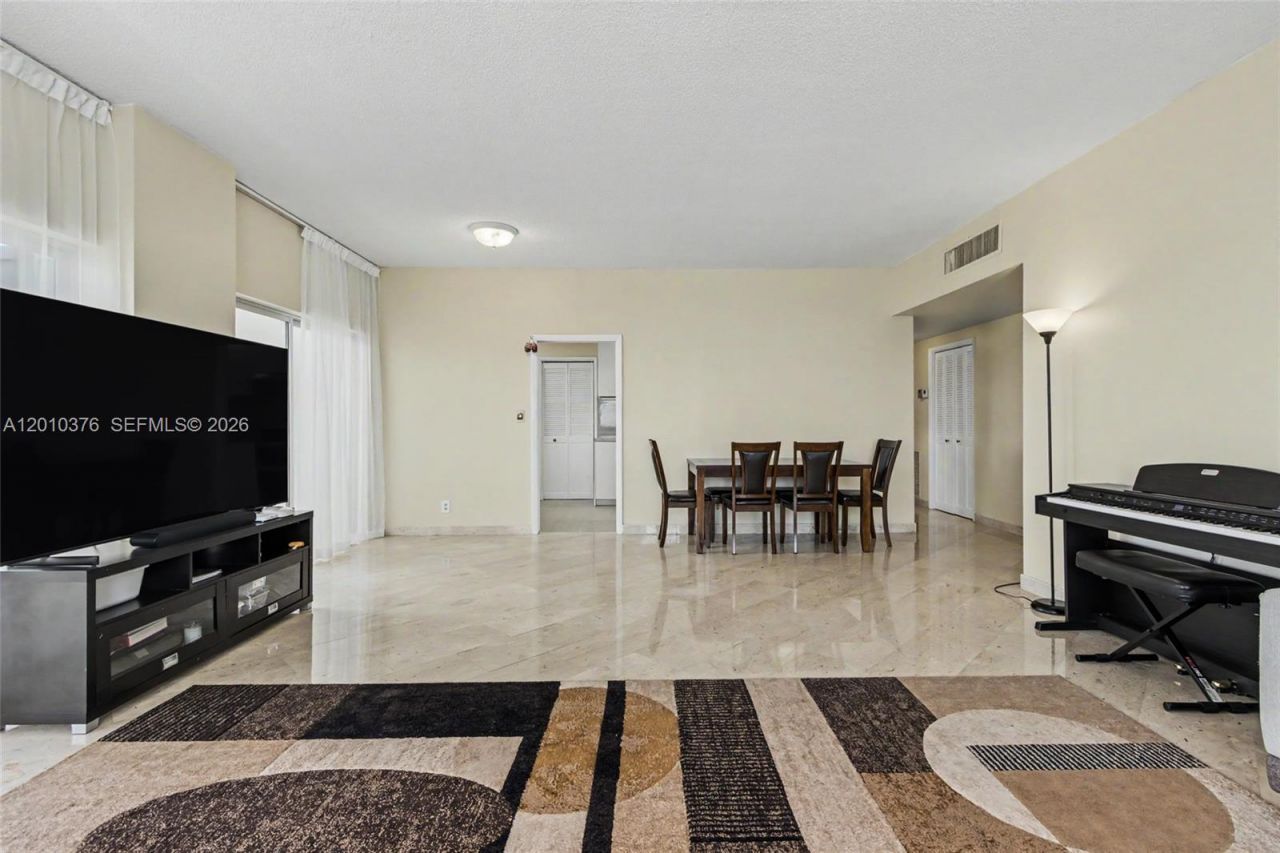 3800 Hillcrest Dr , Unit 1211, Hollywood, FL 33021 Photo
