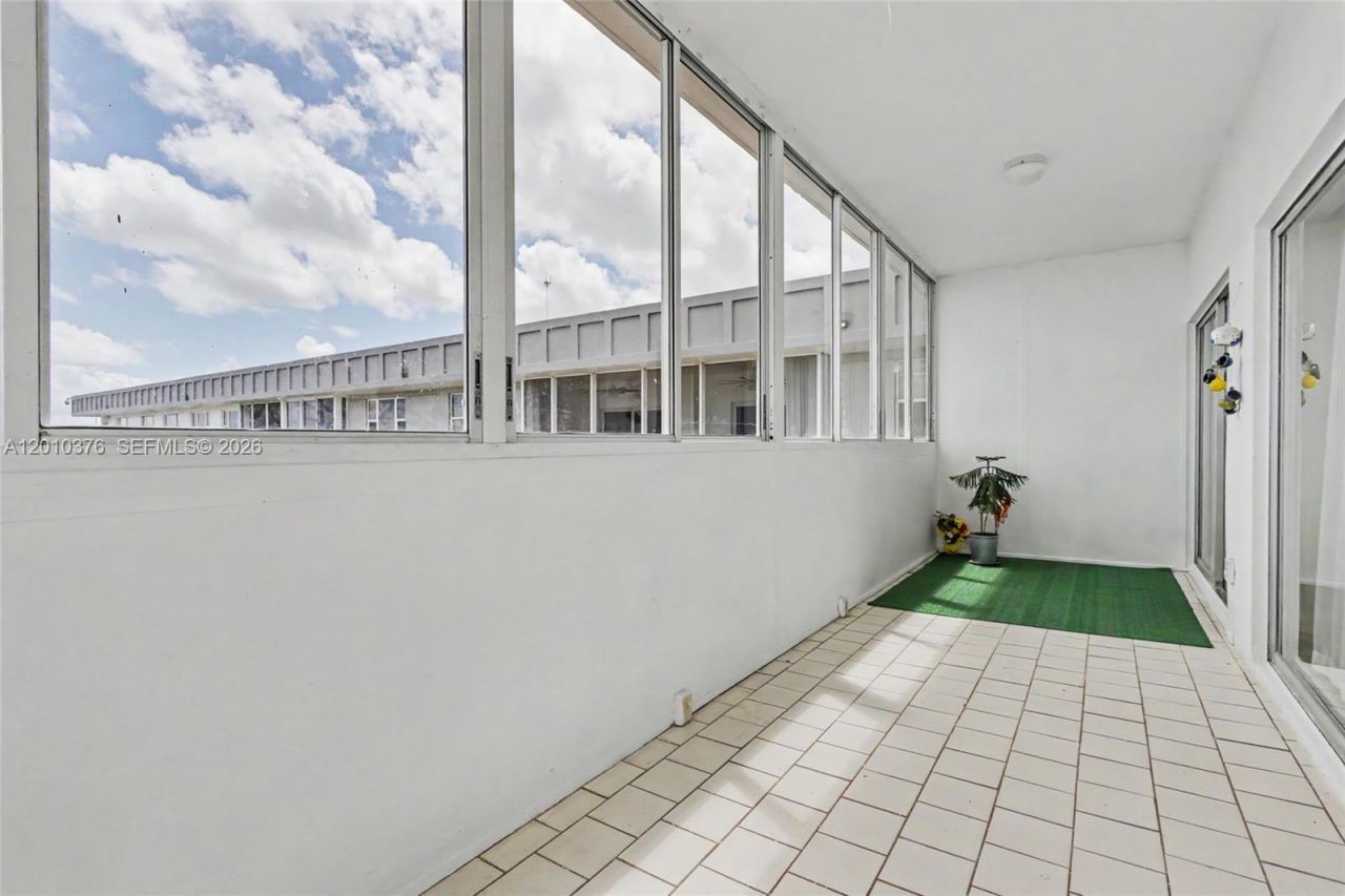 3800 Hillcrest Dr , Unit 1211, Hollywood, FL 33021 Photo