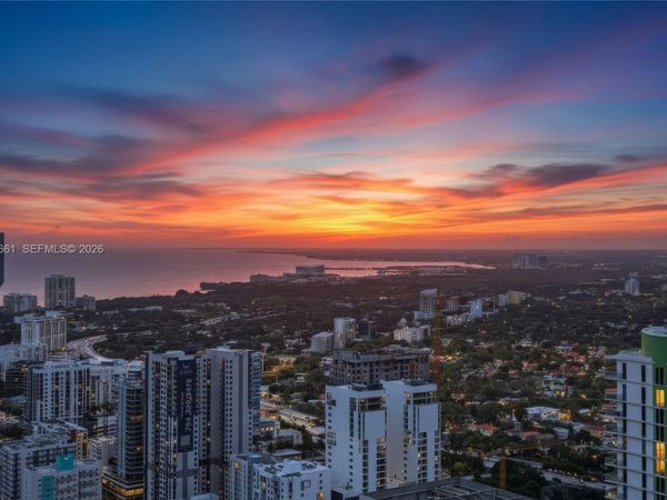 92 SW 3rd St , Unit 5202, Miami, FL 33130