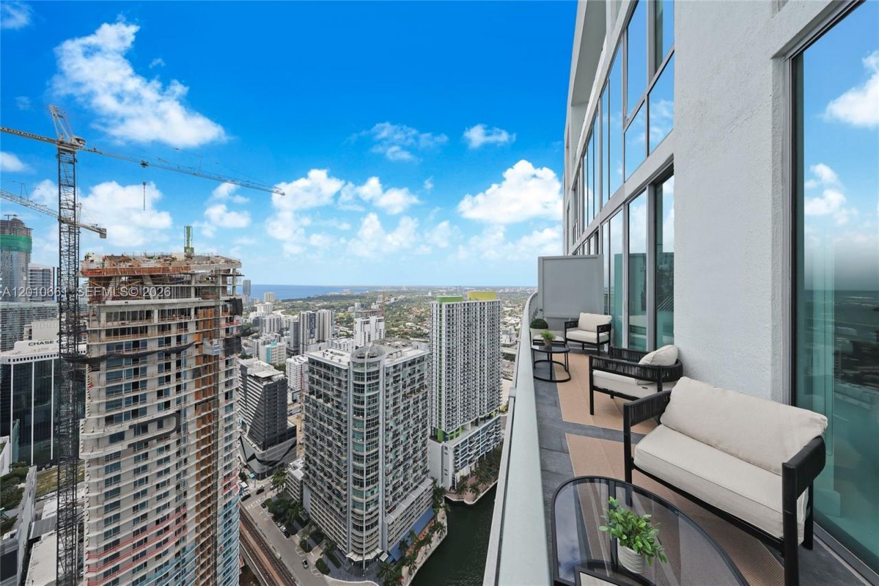 92 SW 3rd St , Unit 5202, Miami, FL 33130 Photo
