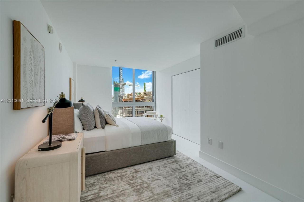 92 SW 3rd St , Unit 5202, Miami, FL 33130 Photo
