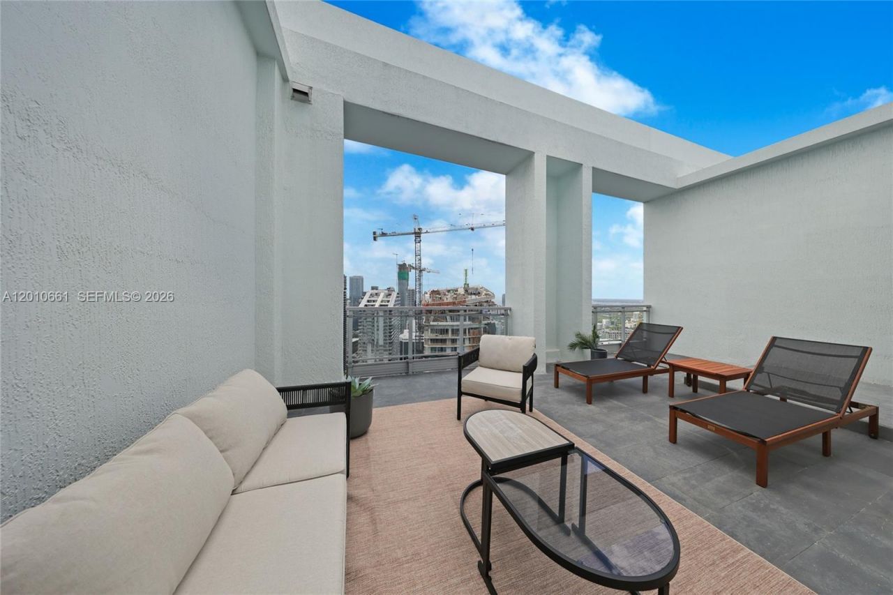 92 SW 3rd St , Unit 5202, Miami, FL 33130 Photo