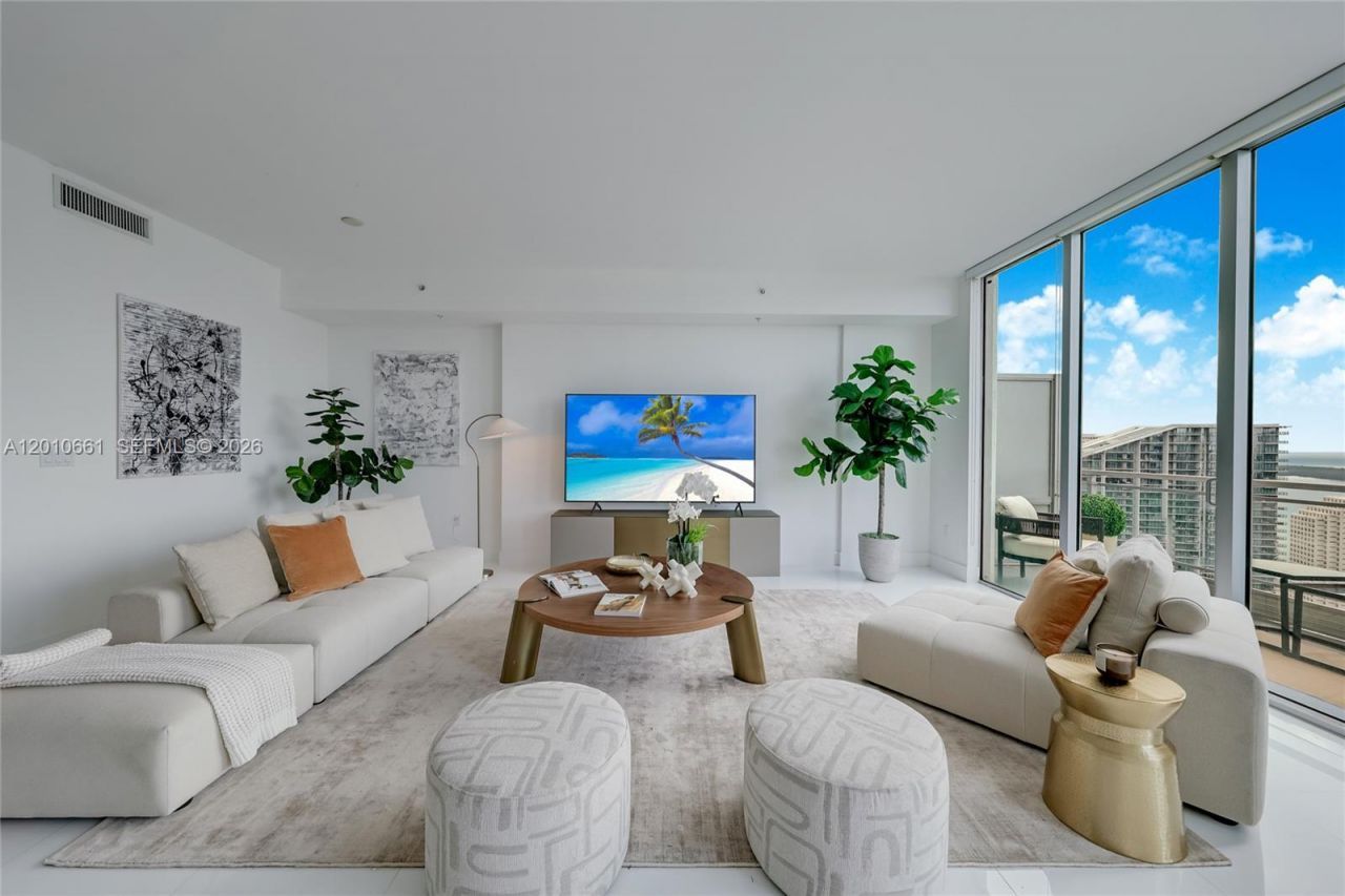 92 SW 3rd St , Unit 5202, Miami, FL 33130 Photo