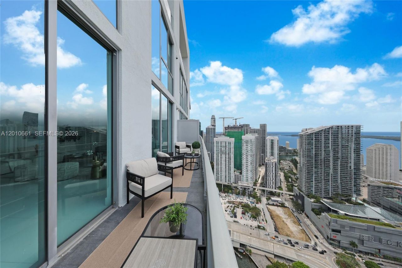 92 SW 3rd St , Unit 5202, Miami, FL 33130 Photo