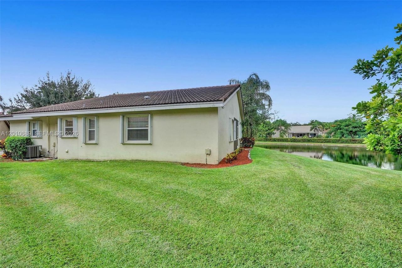 10219 NW 48th Mnr, Coral Springs, FL 33076 Photo