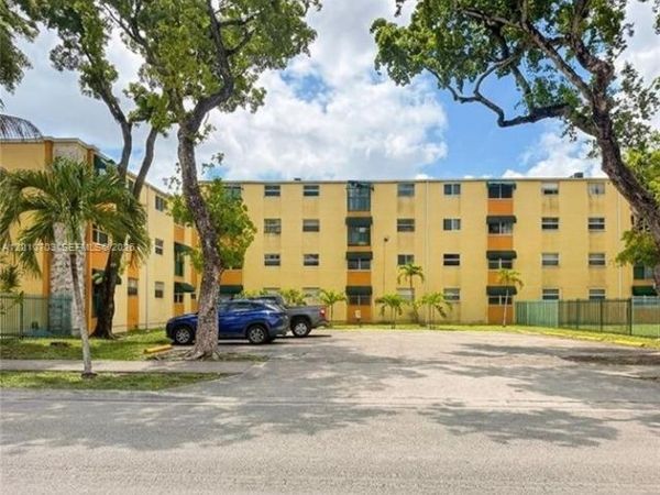 666 W 81st St, Unit 316, Hialeah, FL 33014