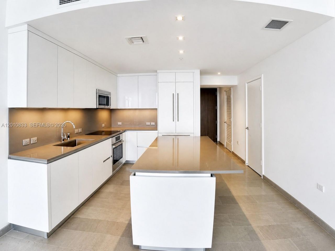 88 SW 7th St , Unit 2206, Miami, FL 33130 Photo