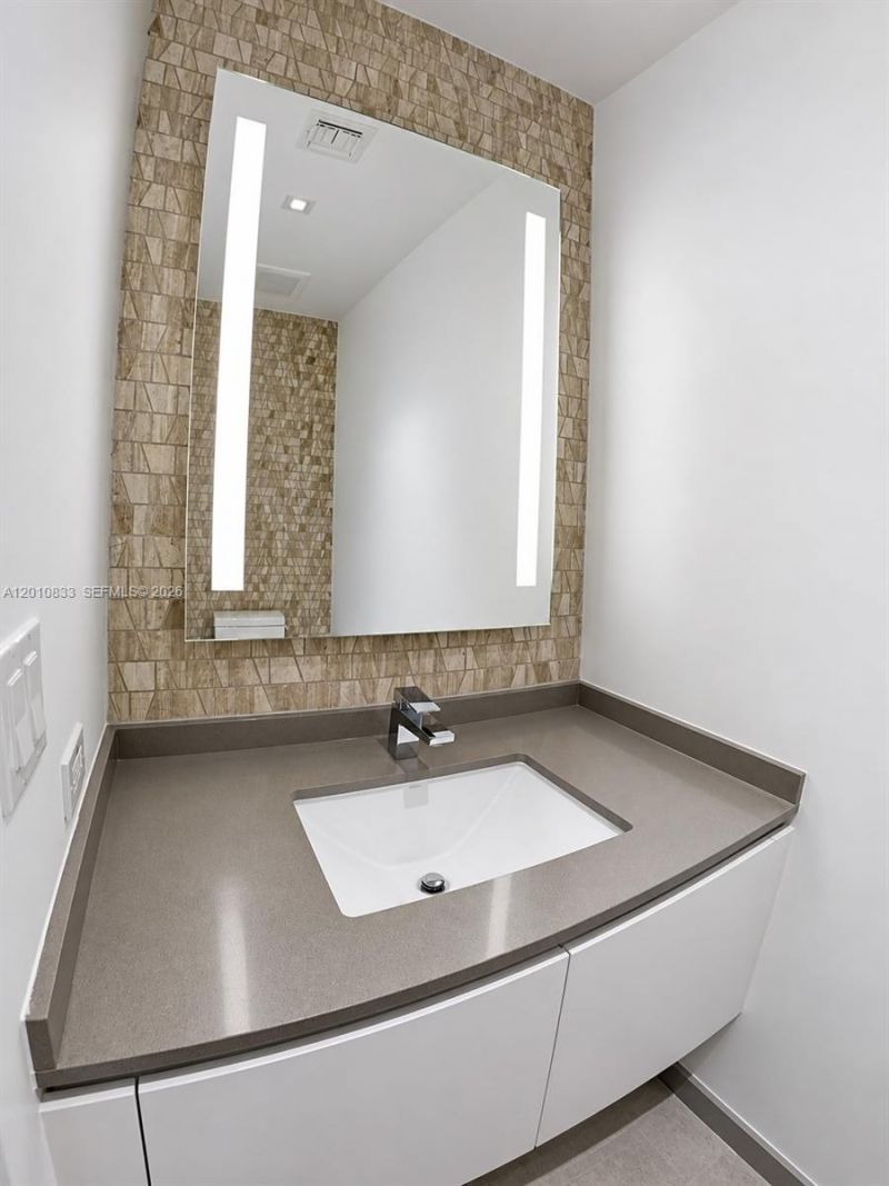 88 SW 7th St , Unit 2206, Miami, FL 33130 Photo