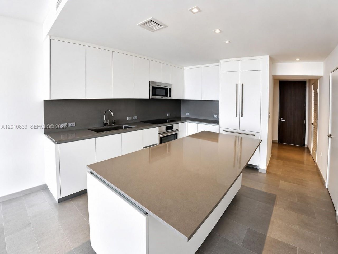 88 SW 7th St , Unit 2206, Miami, FL 33130 Photo