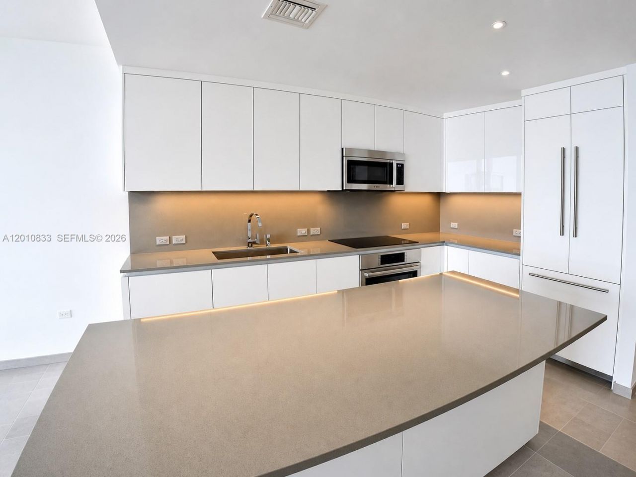 88 SW 7th St , Unit 2206, Miami, FL 33130 Photo