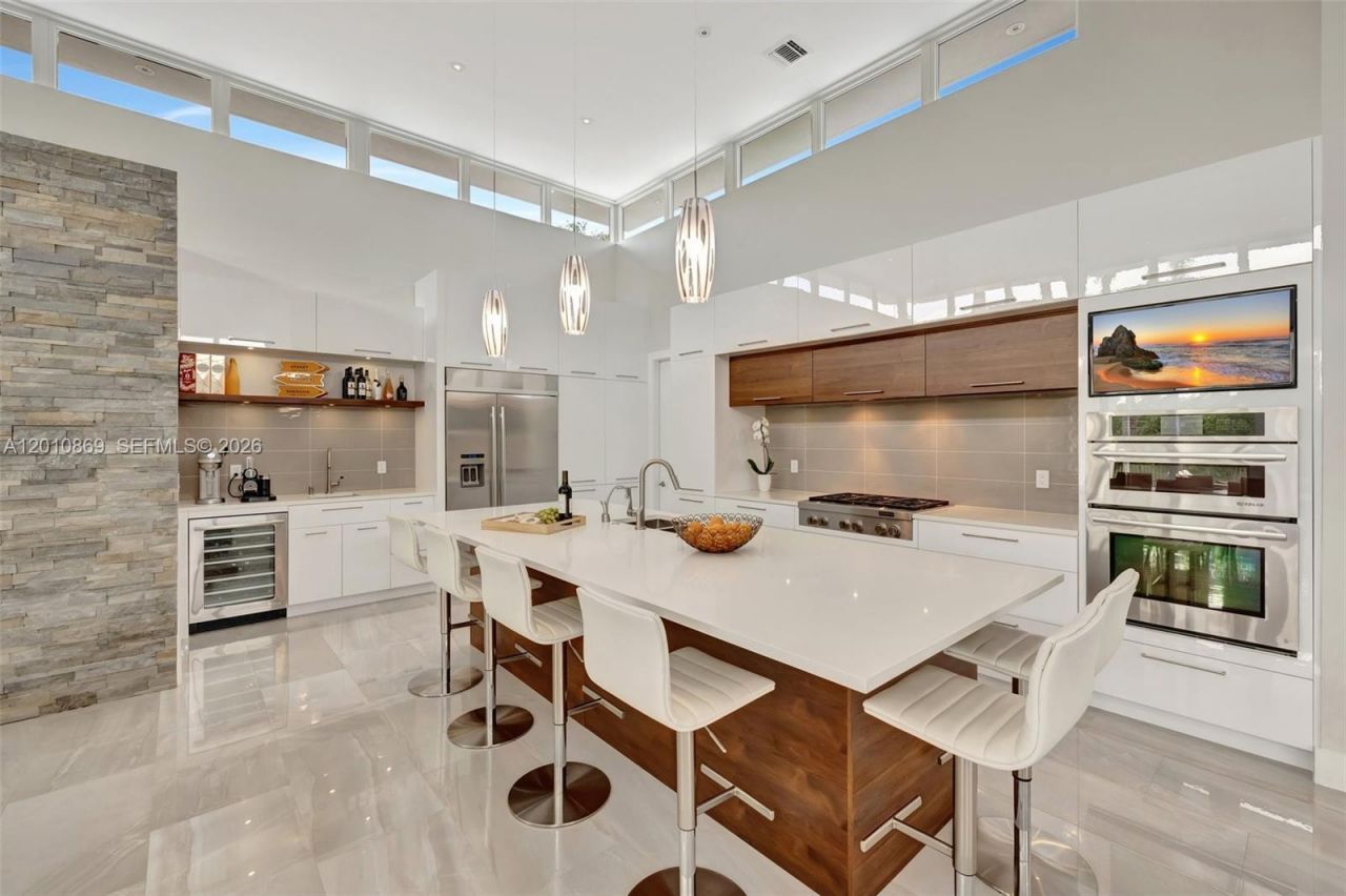 907 Diplomat Pkwy , Hallandale Beach, FL 33009 Photo