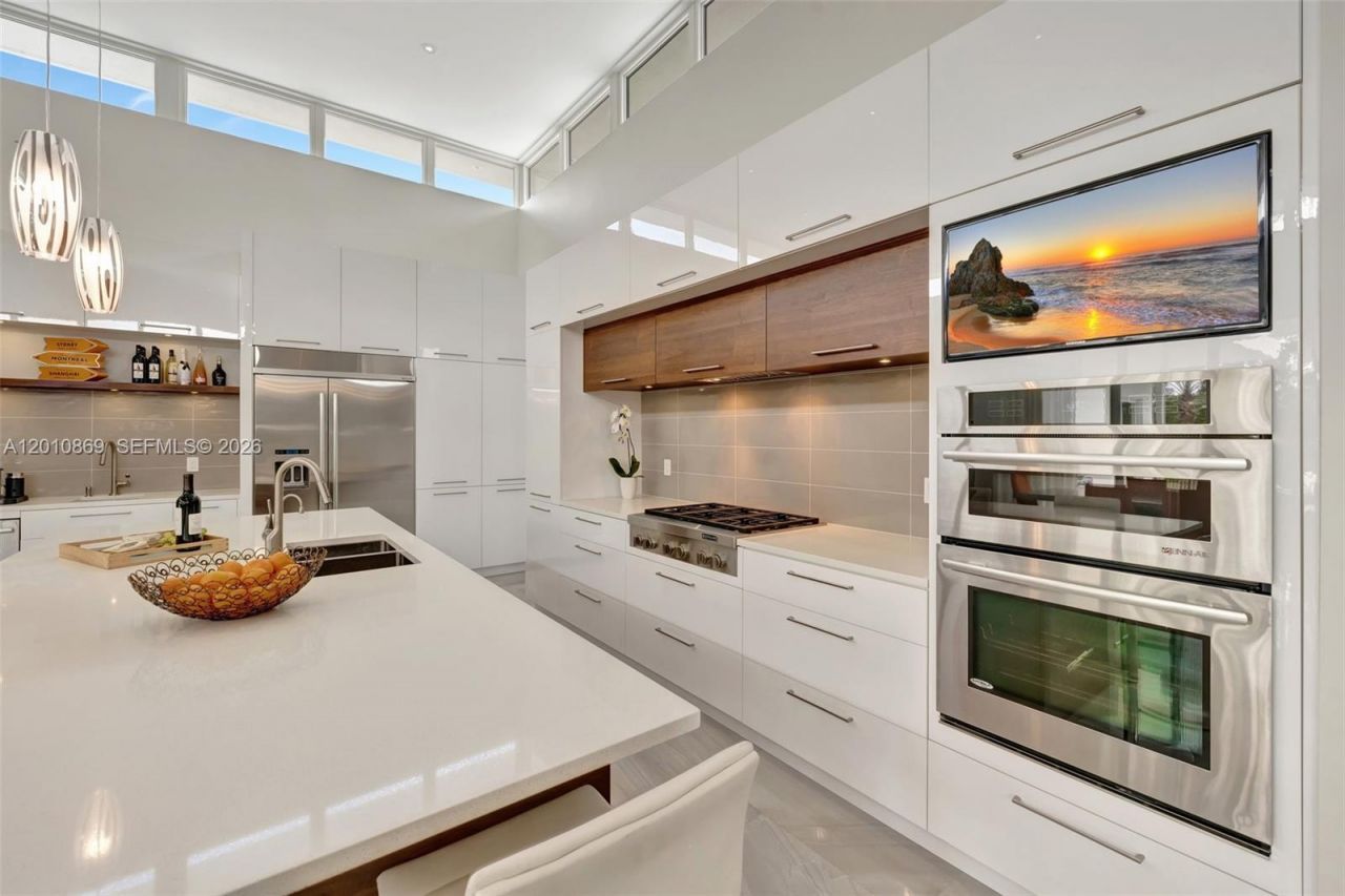 907 Diplomat Pkwy , Hallandale Beach, FL 33009 Photo