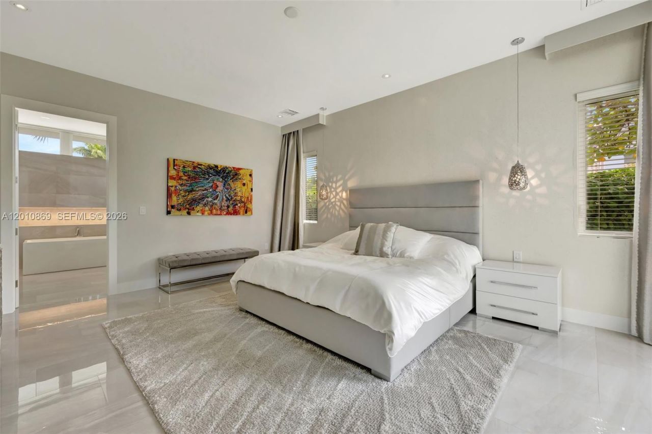 907 Diplomat Pkwy , Hallandale Beach, FL 33009 Photo