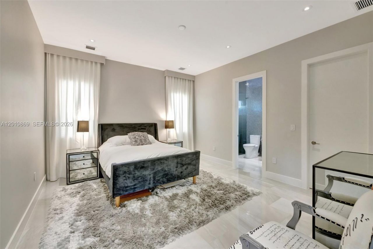 907 Diplomat Pkwy , Hallandale Beach, FL 33009 Photo