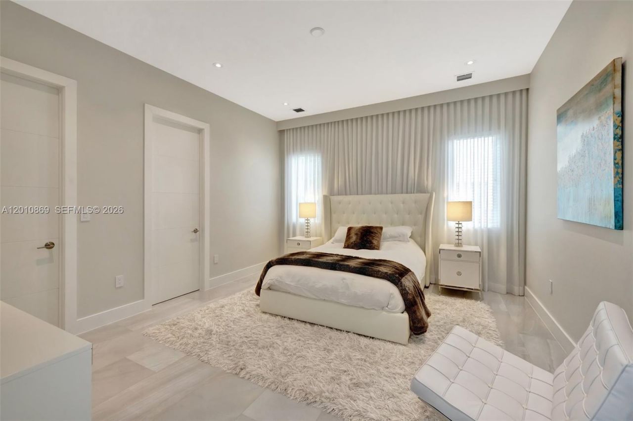 907 Diplomat Pkwy , Hallandale Beach, FL 33009 Photo