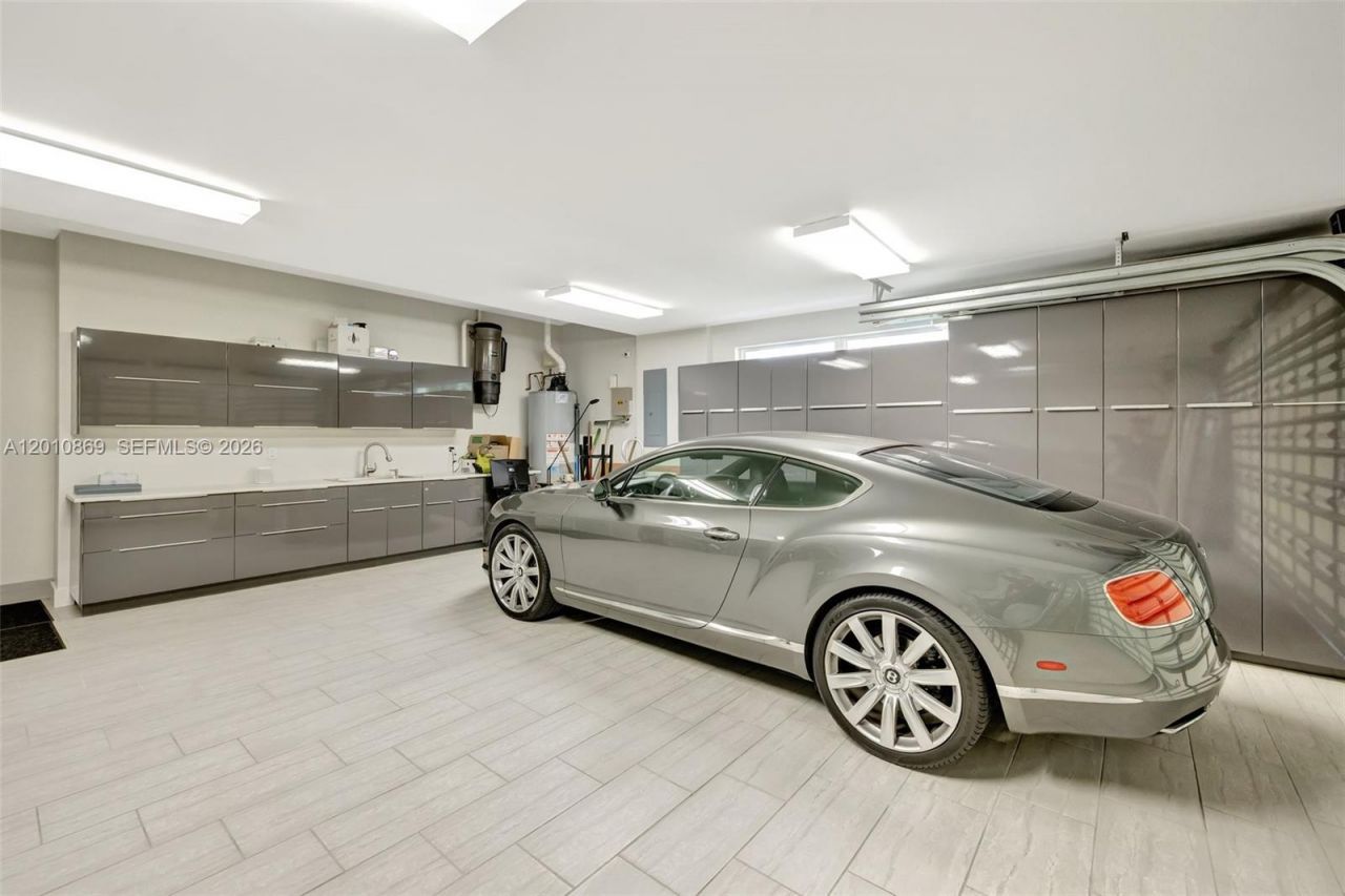 907 Diplomat Pkwy , Hallandale Beach, FL 33009 Photo