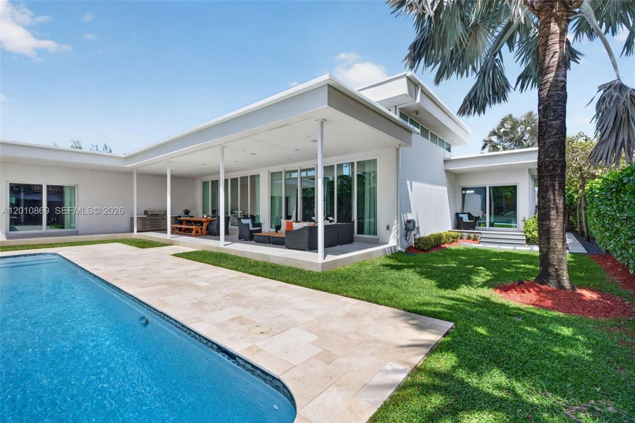 907 Diplomat Pkwy , Hallandale Beach, FL 33009 Photo