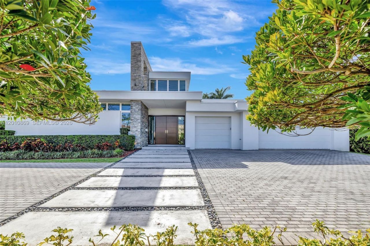 907 Diplomat Pkwy , Hallandale Beach, FL 33009 Photo
