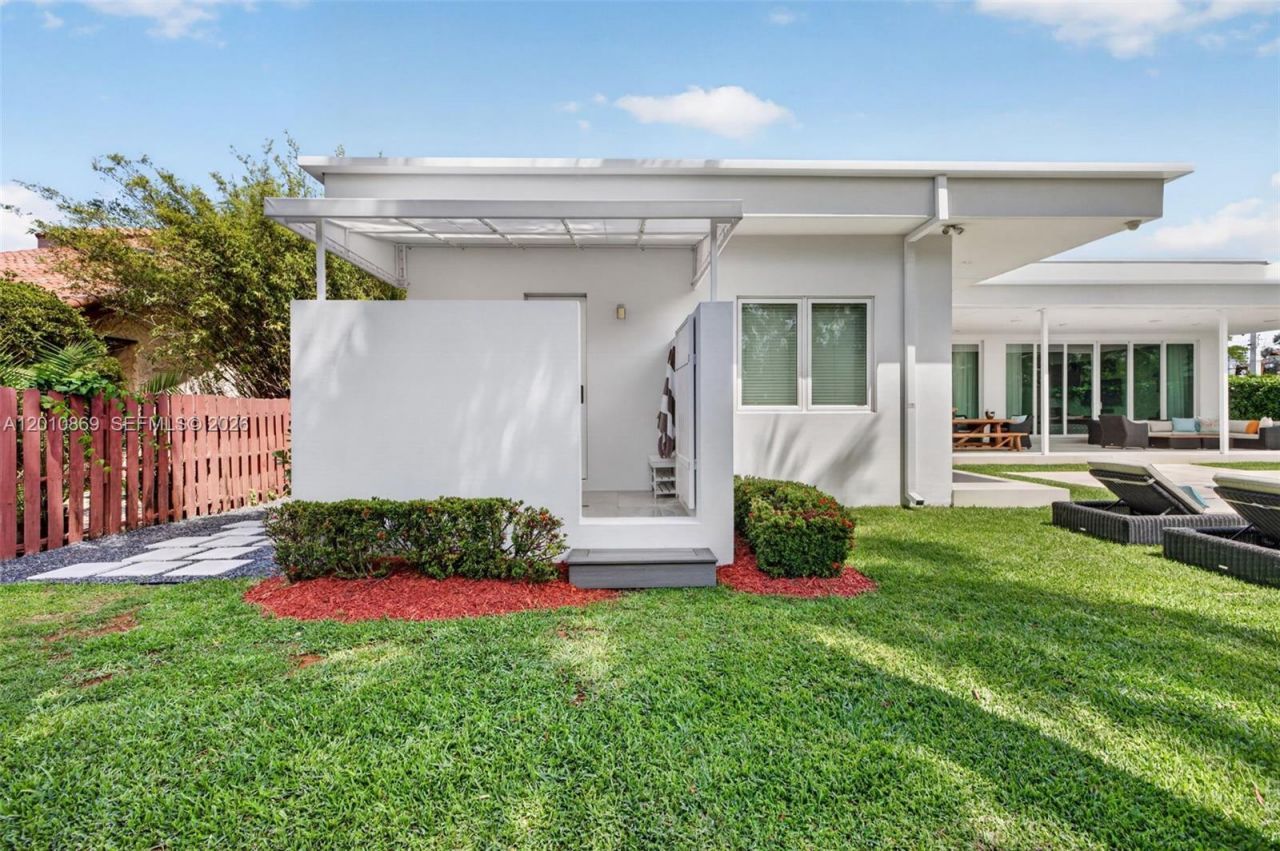 907 Diplomat Pkwy , Hallandale Beach, FL 33009 Photo