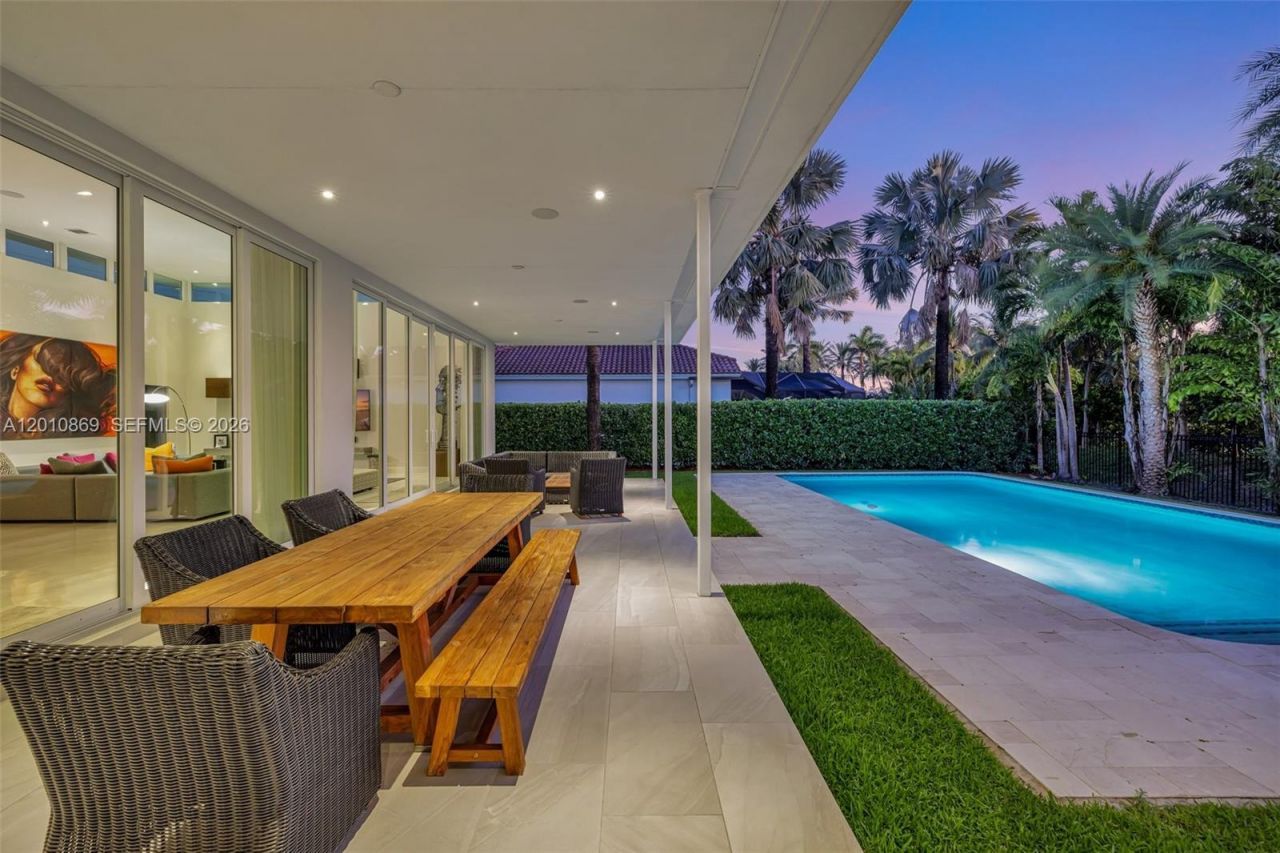 907 Diplomat Pkwy , Hallandale Beach, FL 33009 Photo