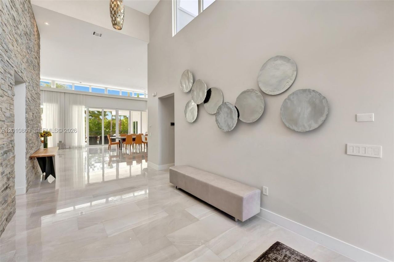 907 Diplomat Pkwy , Hallandale Beach, FL 33009 Photo