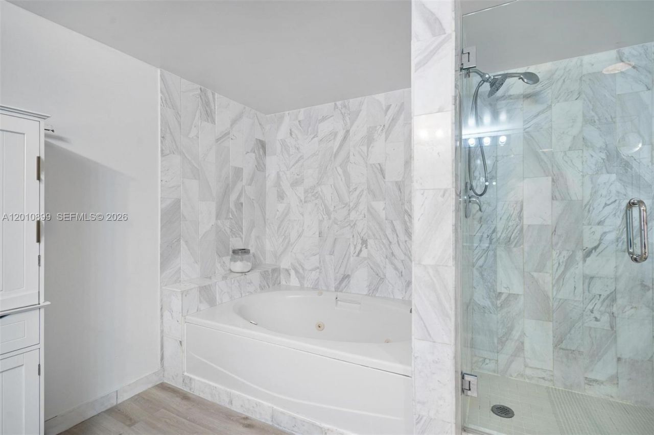 825 Brickell Bay Dr , Unit 2042, Miami, FL 33131 Photo