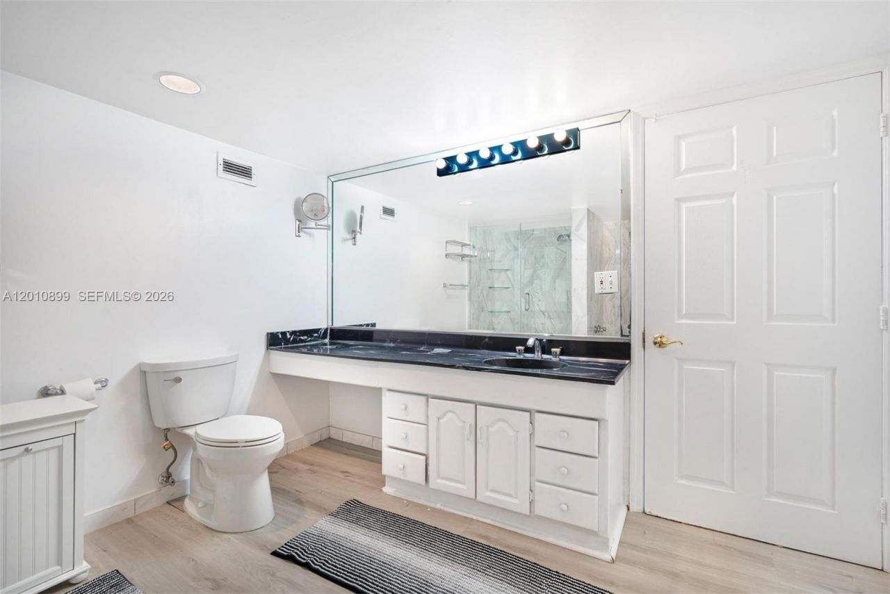 825 Brickell Bay Dr , Unit 2042, Miami, FL 33131 Photo