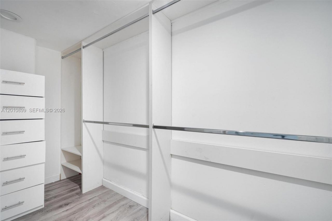 825 Brickell Bay Dr , Unit 2042, Miami, FL 33131 Photo