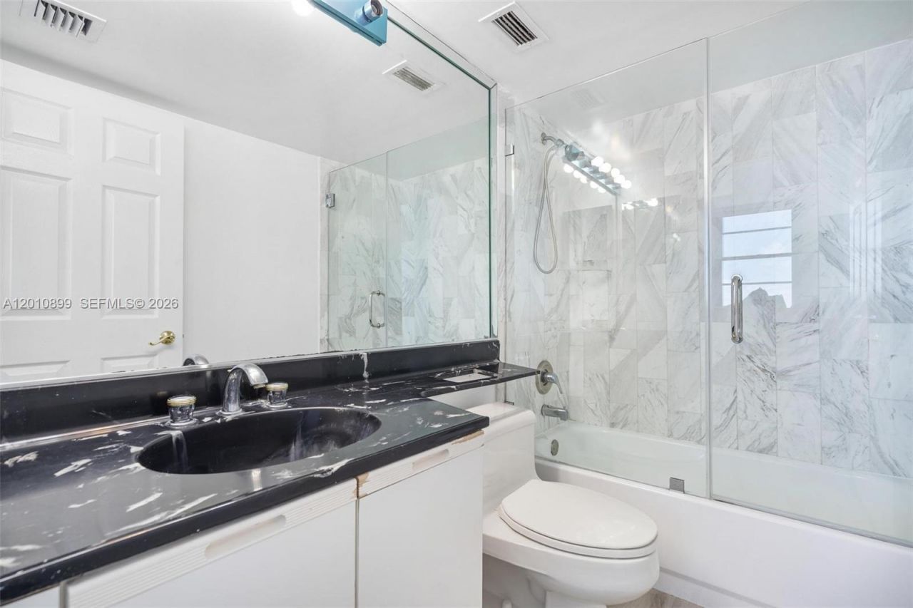825 Brickell Bay Dr , Unit 2042, Miami, FL 33131 Photo