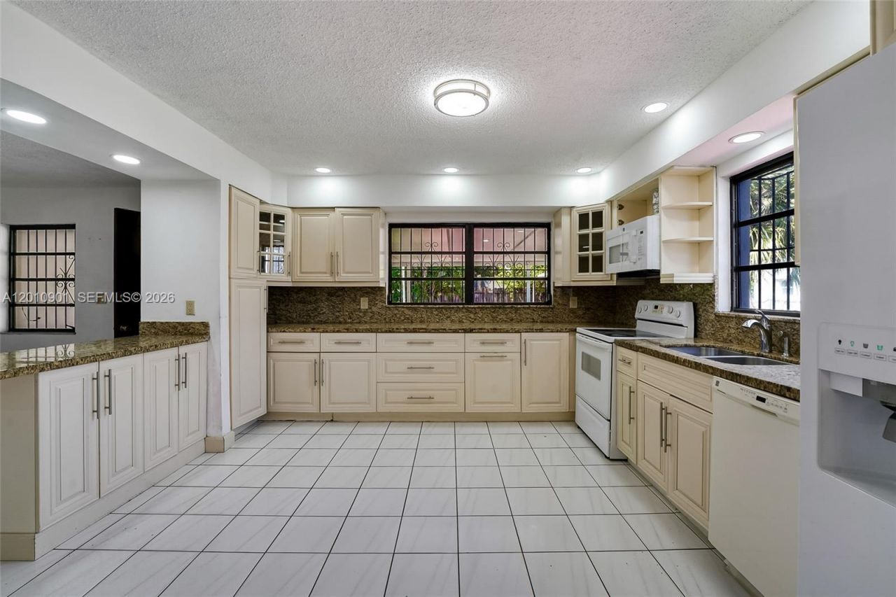 1735 SW 15th St , Miami, FL 33145 Photo