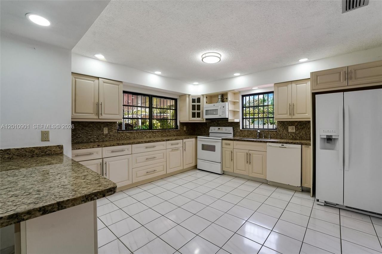 1735 SW 15th St , Miami, FL 33145 Photo